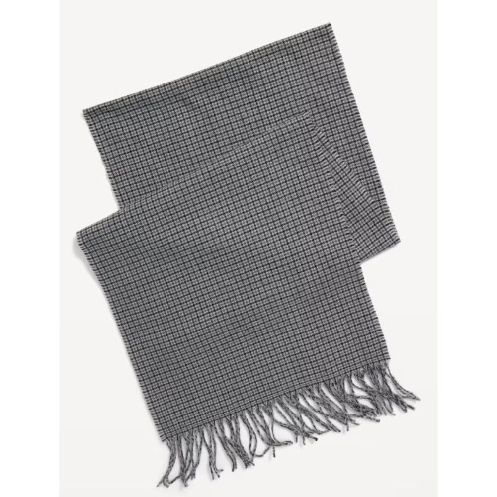 Flannel Scarf Old Navy Gray Plaid 13x67 with fringe